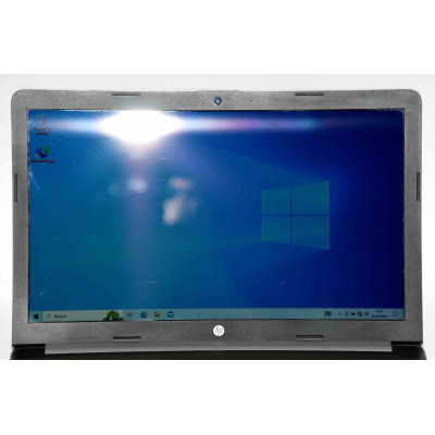 PORTATIL HP 15-DA0032NS / i3-7020U 2.3GHz / 250GB SDD / 8GB RAM