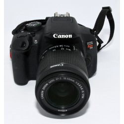 CÁMARA REFLEX CANON EOS 700D + 18-55MM F: 3.5-5.6 IS STM