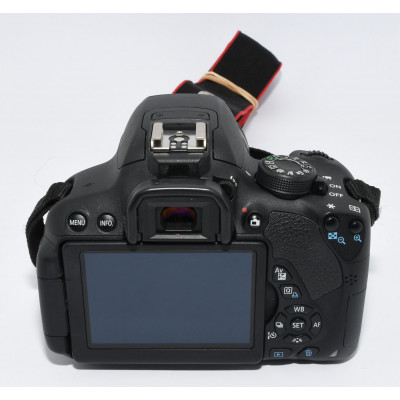 CÁMARA REFLEX CANON EOS 700D + 18-55MM F: 3.5-5.6 IS STM