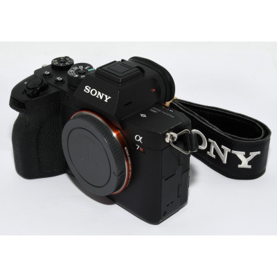CÁMARA MIRRORLESS SONY ALPHA A7 R IV 61MPXLS