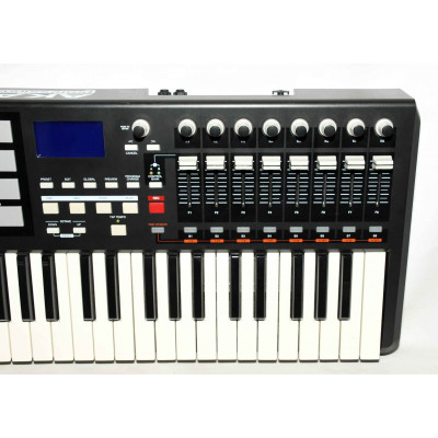 TECLADO CONTROLADORA AKAI MPK49