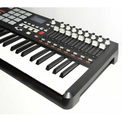 TECLADO CONTROLADORA AKAI MPK49