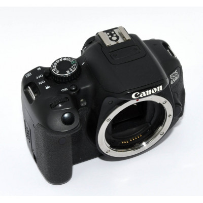 CAMARA DIGITAL REFLEX CANON EOS 650D