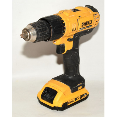 TALADRO A BATERIA DEWALT DCD776