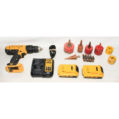 TALADRO A BATERIA DEWALT DCD776