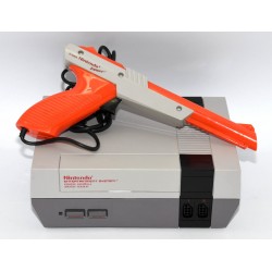 CONSOLA NES CON PISTOLA Y MANDOS