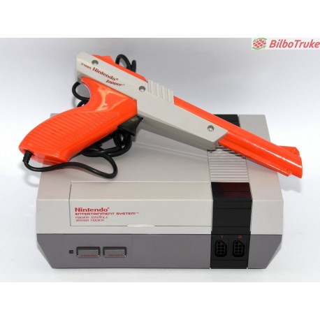 CONSOLA NES CON PISTOLA Y MANDOS