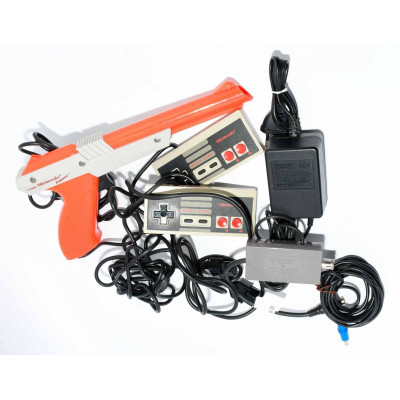 CONSOLA NES CON PISTOLA Y MANDOS