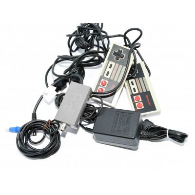 CONSOLA NES CON PISTOLA Y MANDOS