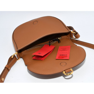 BOLSO CAROLINA HERRERA INSIGNIA CHARRO CROSSBODY CAMEL