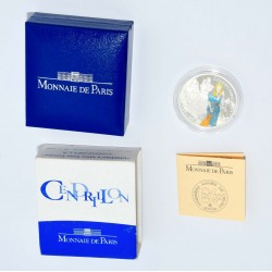 MONEDA EURO Y MEDIO DE PLATA CENICIENTA 2002