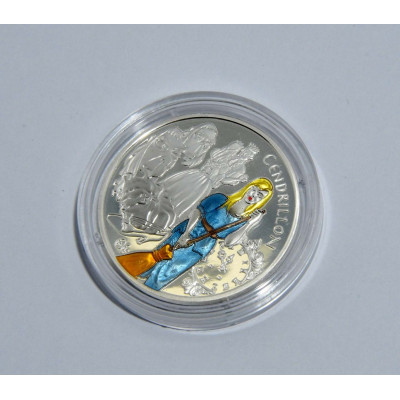 MONEDA EURO Y MEDIO DE PLATA CENICIENTA 2002