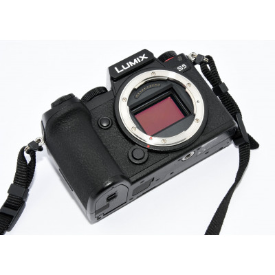 CAMARA DIGITAL MIRRORLESS PANASONIC LUMIX S5 + 20-60MM