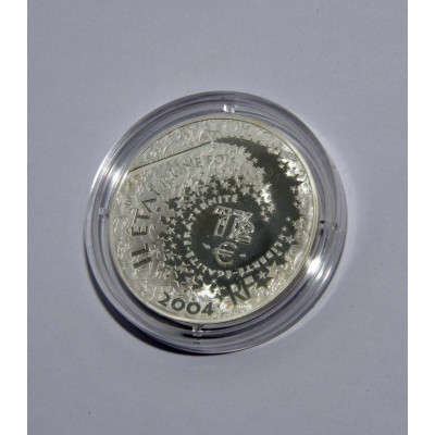 MONEDA EURO Y MEDIO DE PLATA PETER PAN 2004