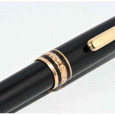 PLUMA MONTBLANC MEISTERSTUCK 585 PLUMIN DORADO 14K