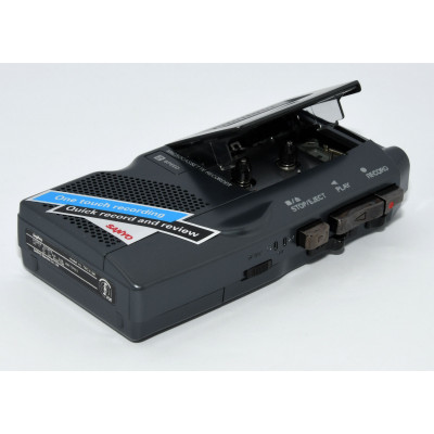 GRABADORA DE VOZ MICROCASSETTE SANYO TRC-610M