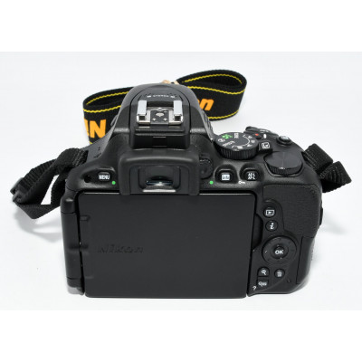 CÁMARA NIKON D5500 + 18-55MM Y ACCESORIOS