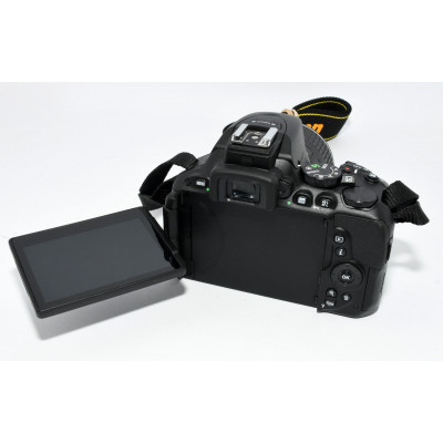 CÁMARA NIKON D5500 + 18-55MM Y ACCESORIOS