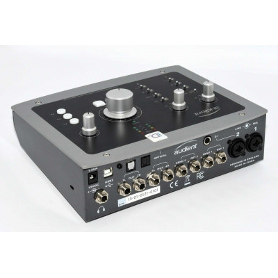 MESA DE MEZCLAS AUDIENT ID22