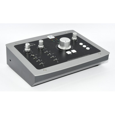 MESA DE MEZCLAS AUDIENT ID22