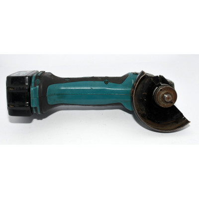 AMOLADORA MAKITA BGA452