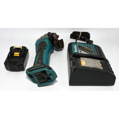 AMOLADORA MAKITA BGA452