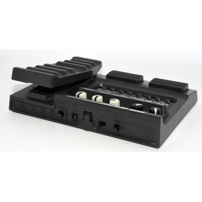 PROCESADOR DE EFECTOS ZOOM GFX-707