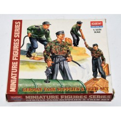 MAQUETA GERMAN TANK SUPPLIES & CREW SET 1/35 ACADEMY