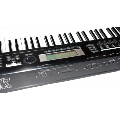 TECLADO KORG TR61