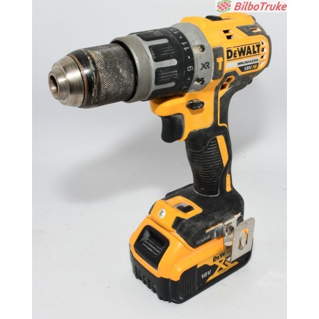 TALADRO A BATERIA DEWALT DCD796