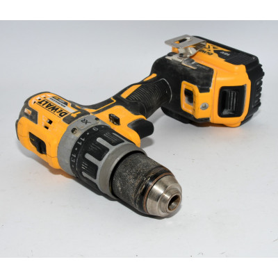 TALADRO A BATERIA DEWALT DCD796