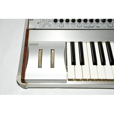 TECLADO SINTENTIZADOR KORG RADIAS