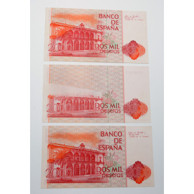 TRES BILLETES CONSECUTIVOS 2000 PESETAS 1980 SERIEN N - BILLETE INTERMEDIO CON ERROR DE IMPRESIÓN