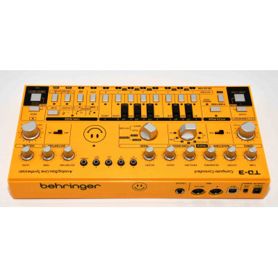 SINTETIZADOR BEHRINGER TD 3 AM