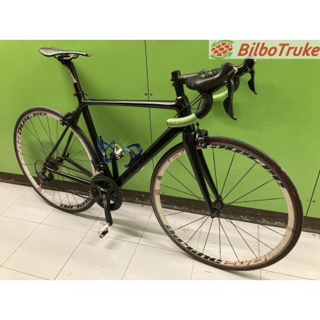 BICICLETA CARRETERA VITORIA CARBONO NEGRA