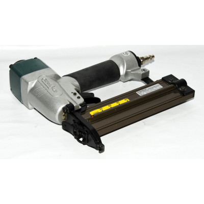 CLAVADORA EZ FASTEN F16-50AC