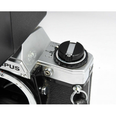 CAMARA OLYMPUS OM-10 CON GRIP Y FLASH