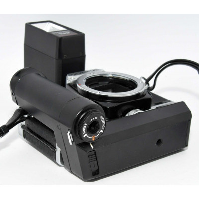 CAMARA OLYMPUS OM-10 CON GRIP Y FLASH