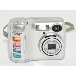 CAMARA DIGITAL COMPACTA NIKON E2200