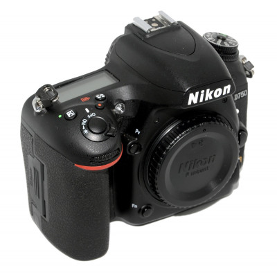 NIKON D750 + GRIP VERTAX D16