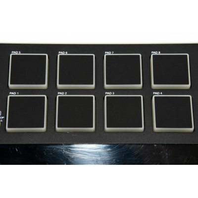 CONTROLADOR MIDI AKAI MPX8