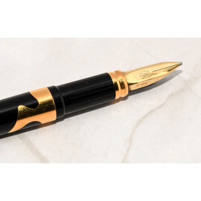 PLUMA DUPONT LACA CHINA 18K