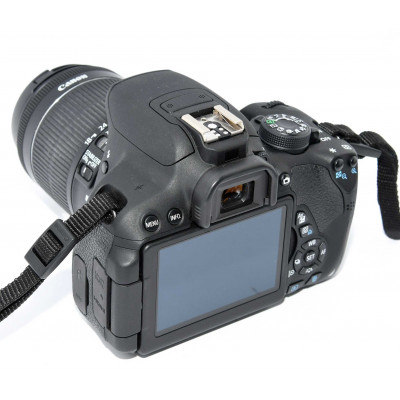 CANON EOS 700D REBEL T5I CON OBJETIVO MACRO CANON 18-55MM IS STM