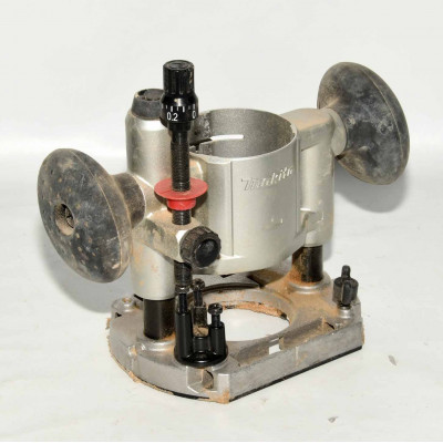 FRESADORA MAKITA RT0702CX2J