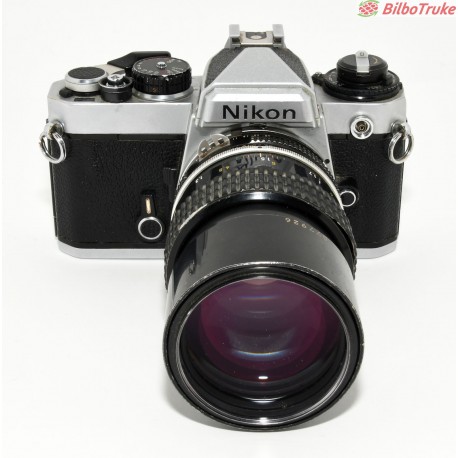 CAMARA ANALOGICA NIKON FE + 135MM F:2.8