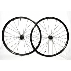 PAREJA DE RUEDAS BONTRAGER PARADIGM COMP 25