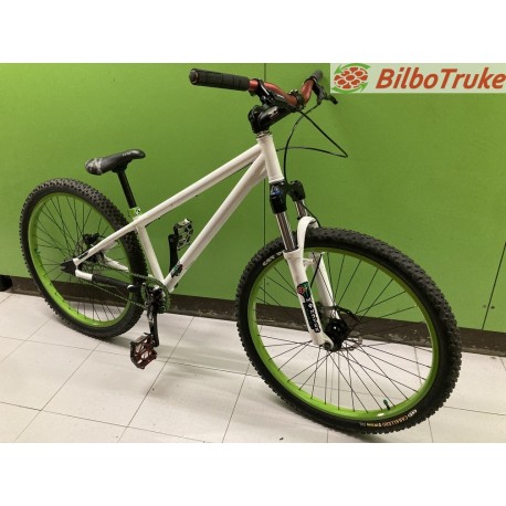 BICICLETA MONTAÑA BLANCA DIRT JUMP