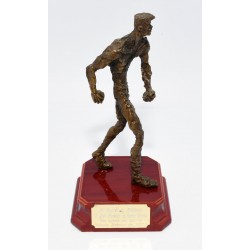 REPRODUCCIÓN DE LA ESCULTURA EL CAMINANTE DE JUANJO EGUIZABAL