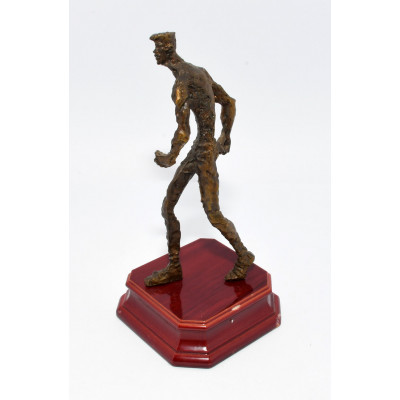 REPRODUCCIÓN DE LA ESCULTURA EL CAMINANTE DE JUANJO EGUIZABAL