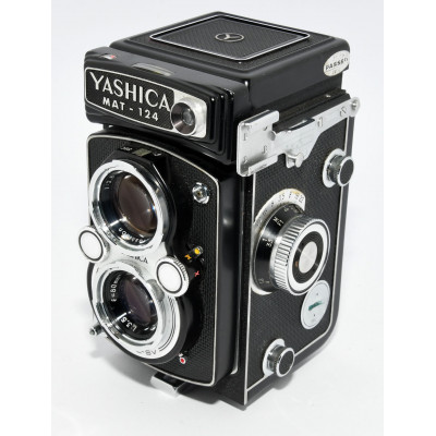 CAMARA YASHICA MAT-124